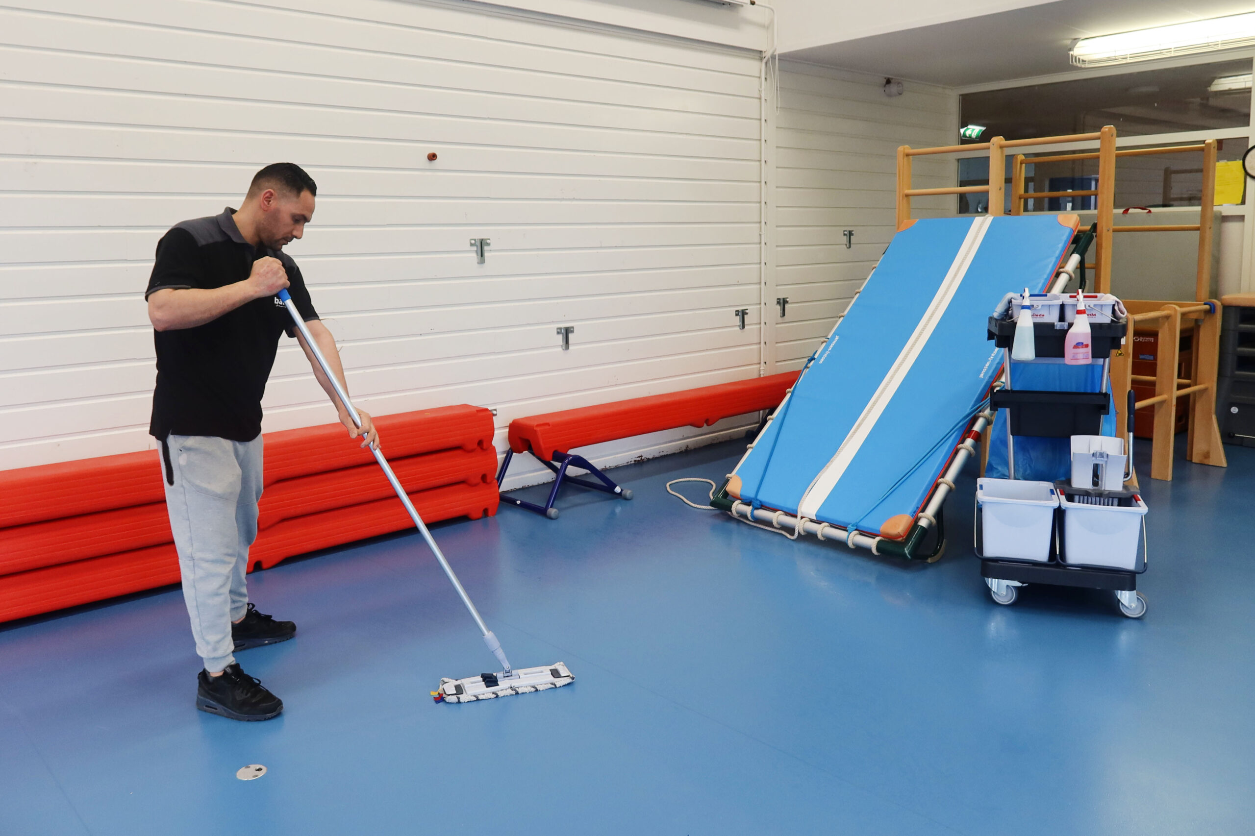 Gymzaal school schoonmaken